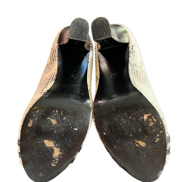 EUC!! White House Black Market ‘Blair’s’ Faux Snakeskin Peep Toe Heels, Size 7M - Picture 6 of 7